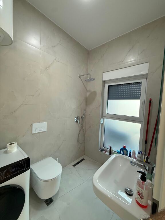 Jepet me qira 1+1 Ali Demi Kompleksi Mangalem 42.000 leke