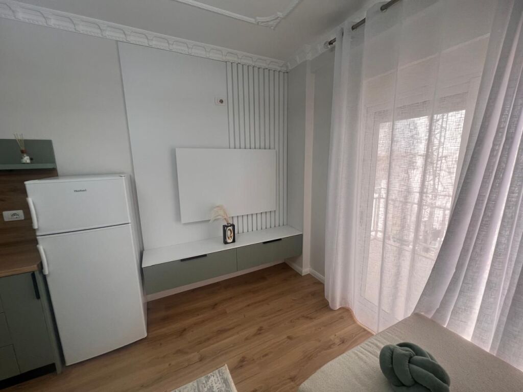 Shitet Apartament 1+1