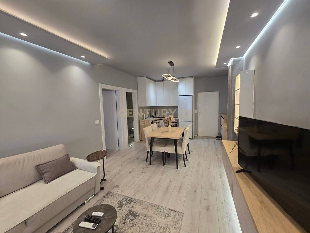 Apartament 1+1 per qera te Komuna e Parisit