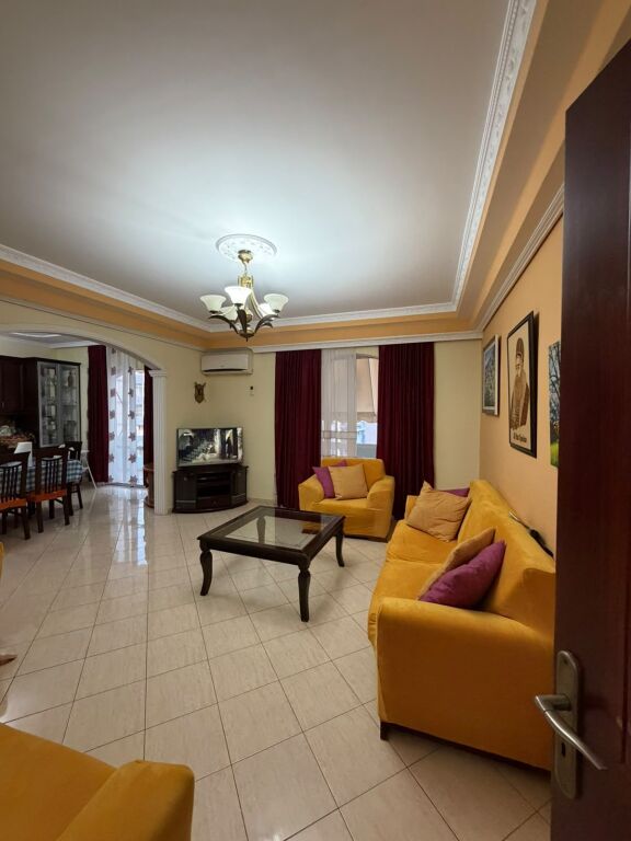 Apartament ne shitje 4+2+1 Sarande