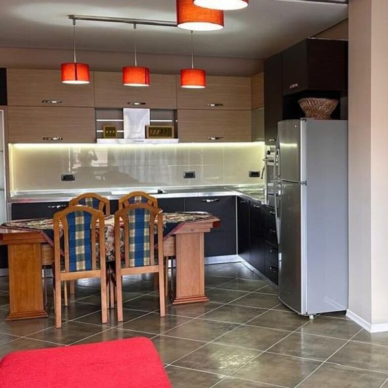 🏡 JEPET APARTAMENT 2+1 ME QIRA | PRANË KOPSHTIT BOTANIK 🌿