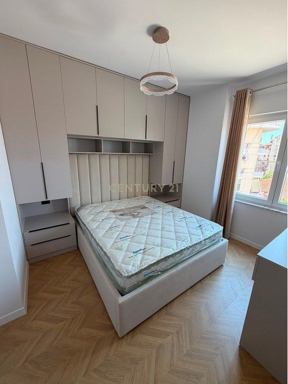 Jepet me qira apartament 2+1 – Tregu Elektrik, Tiranë