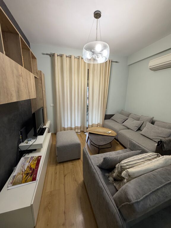 1+1,kat 2 ashensore,xhangolli pazari i ri,650 mije leke