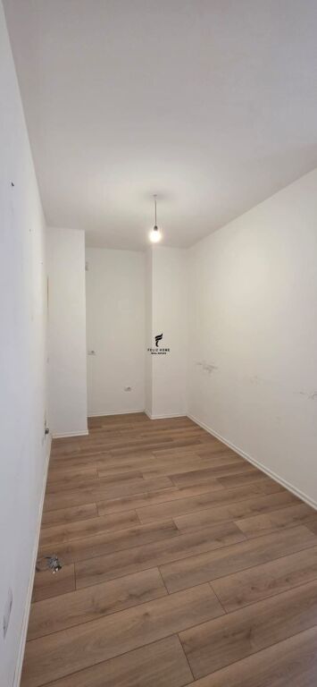 OFFICE FOR RENT 103 M2 BARRICADES STREET 110,000 LEKE FH-91438
