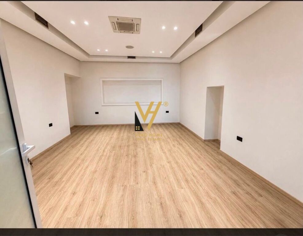COMMERCIAL SPACE OF 180 M2 FOR RENT IN THE CENTER 290,000 LEKE