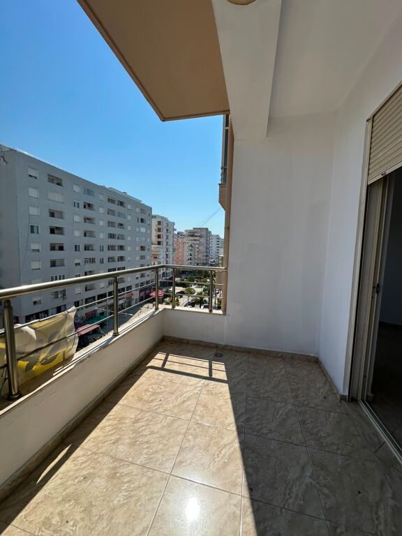 Shitet Apartament vije e pare me detin ke Rrota kuqe plazh Durres