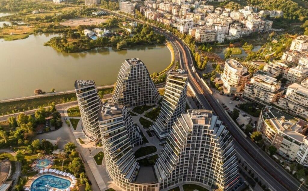 Office space for rent at Lake View