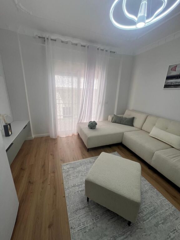 Shitet Apartament 1+1