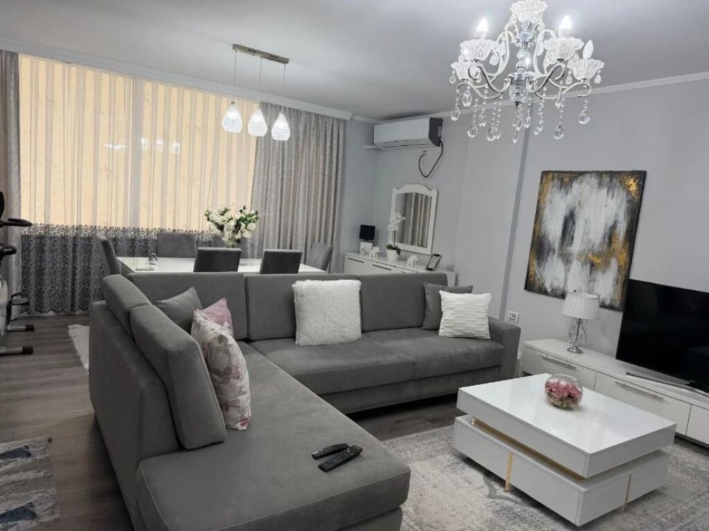 Jepet apartament 2+1+2 Kuzhina te Vecuara +Verande +Depo+2 Poste Parkimi tek Liqeni i Thate .