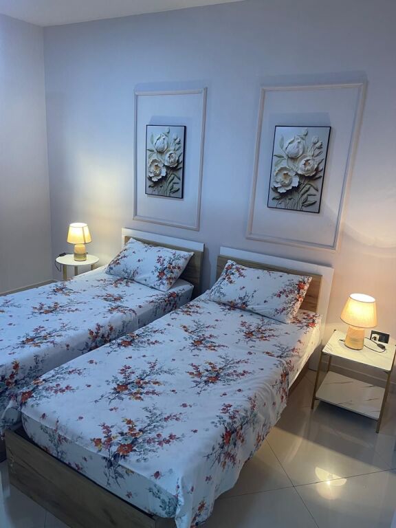 Jepet Apartament me qera 500 rruga e kavajes