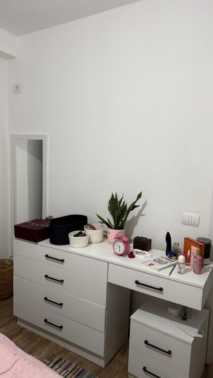 Jepet apartament me qera 1+1,selite e vogel