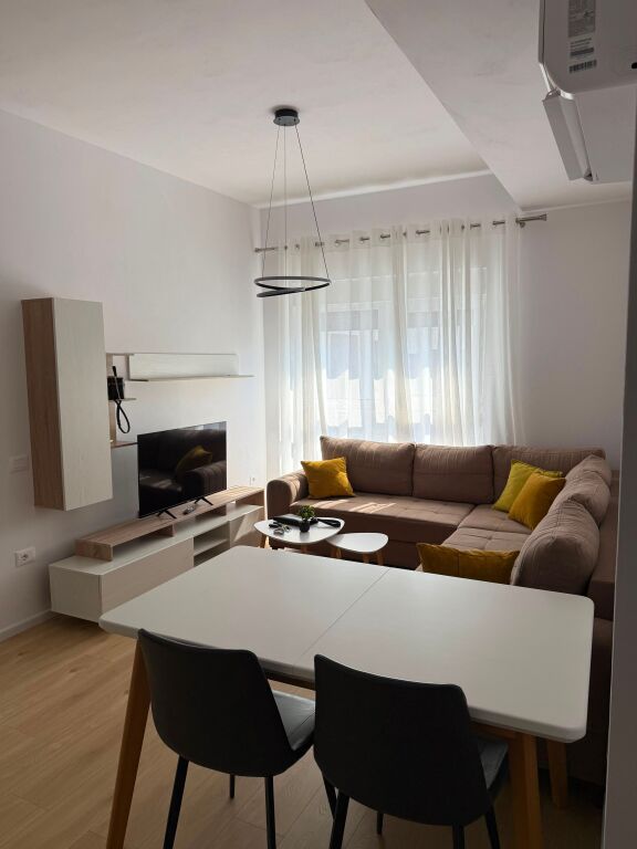 Jepet me qira 1+1 Ali Demi Kompleksi Mangalem 42.000 leke