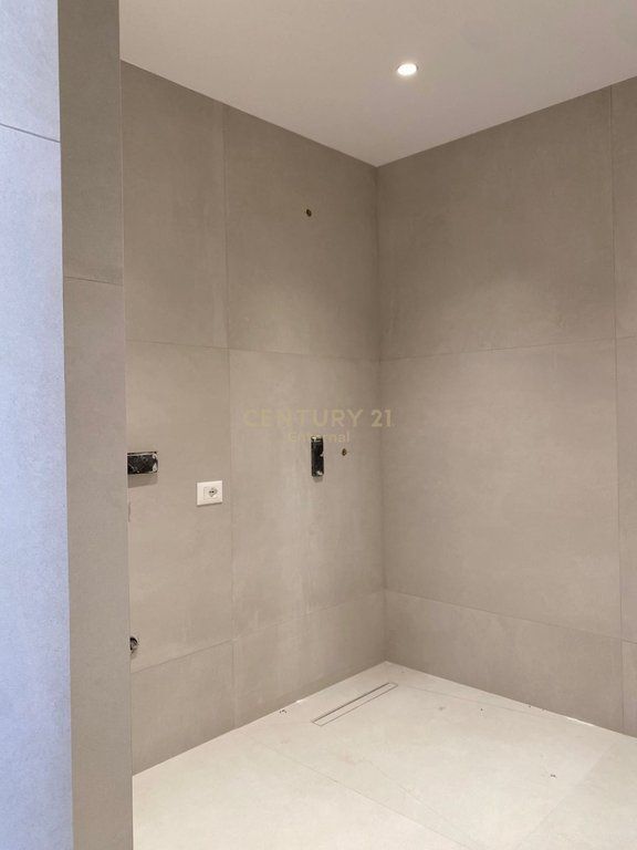 Super Apartament 2+1+2 per shitje te Liqeni i Thate