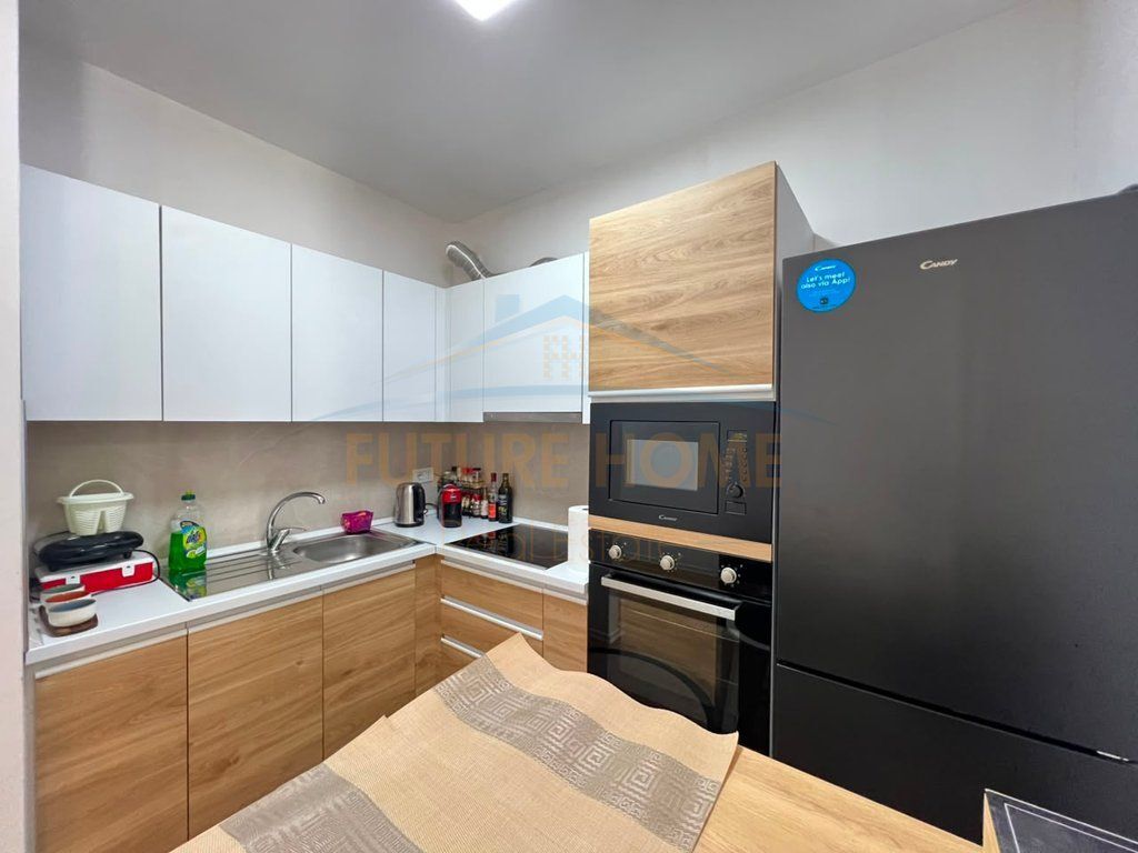 Qera, Apartament 1+1+Post Parkimi, Rruga e Barrikadave