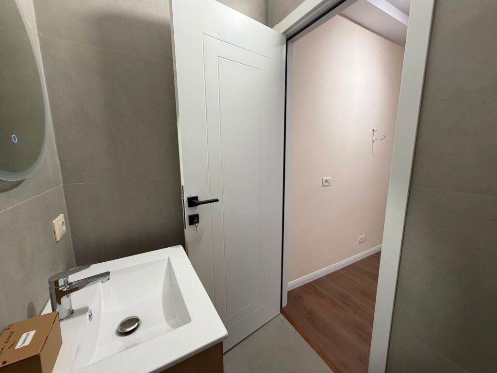 Shitet Apartament 2+1+2