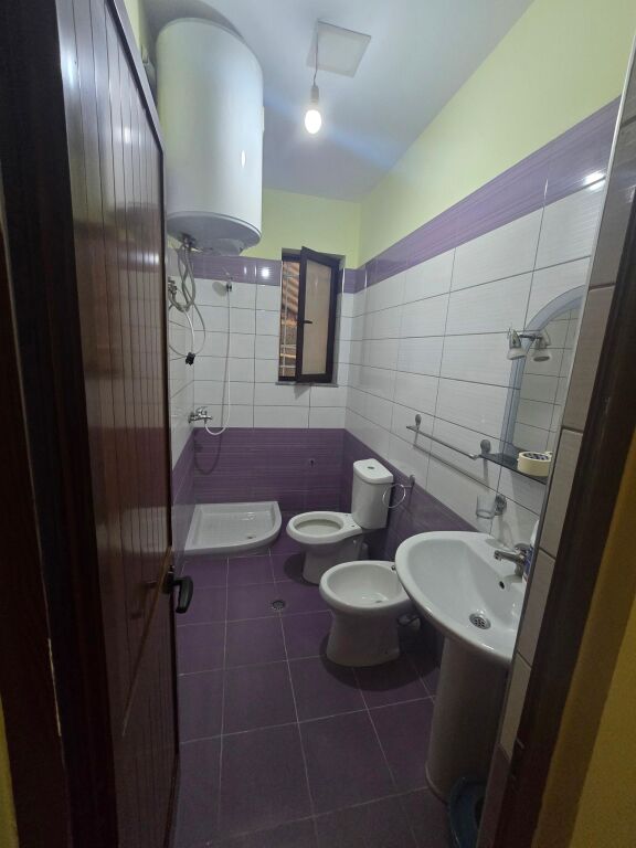Qera | Vilë 1 + 1 | Rruga Jordan Misja | 400 €/muaj