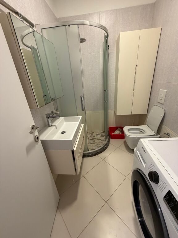 1+1,kat 2 ashensore,xhangolli pazari i ri,650 mije leke