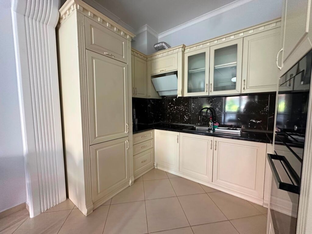 Komuna e Parisit,prane Da Capo jepet me qera apartament,2+1+2, i mobiluar.90,000Leke