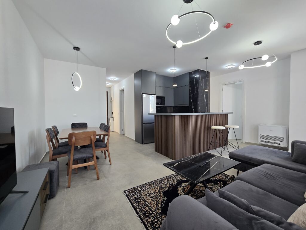 Apartament 2+1+2+Parkim  Me Qira, Liqeni i Thate 1375