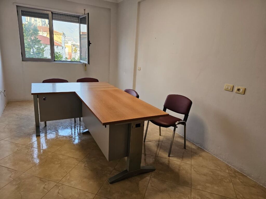 VIALE ZOGU I PARE, AMBIENTE UFFICIO IN AFFITTO