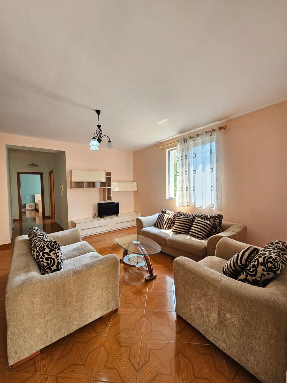 JEPET ME QIRA APARTAMENT 2+1+2 – FRESK 📍 Rruga e Thesarit – pranë shkollës Kati 2 pallat i ri