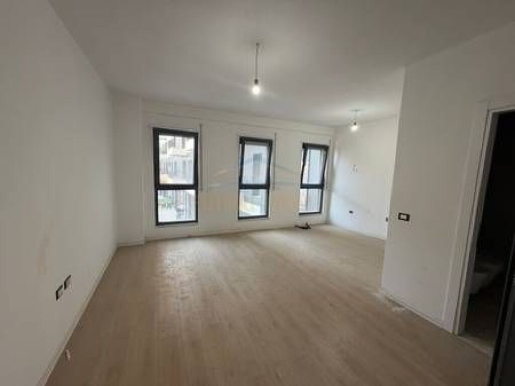 For Rent, Business Premises, Ndregjoni Complex, Tirana