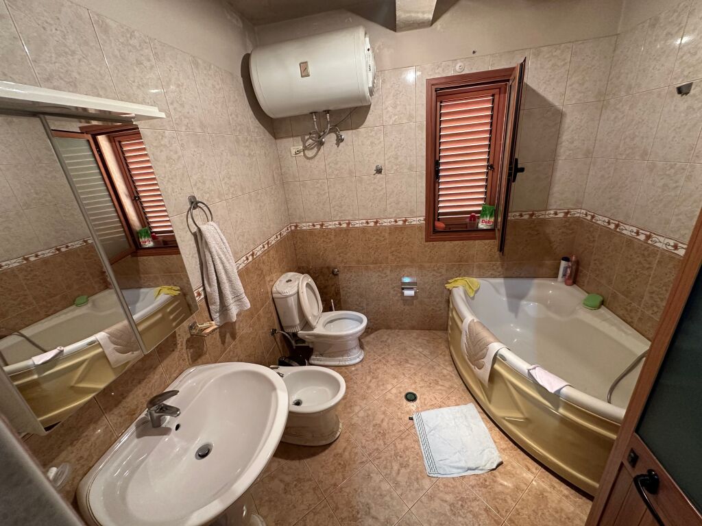 Apartament 3+1 me qera tek Rrethrrotullimi i Shkozes