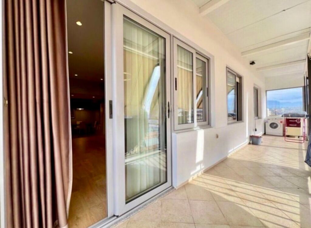 Apartament 2+1 te Komuna E Parisit