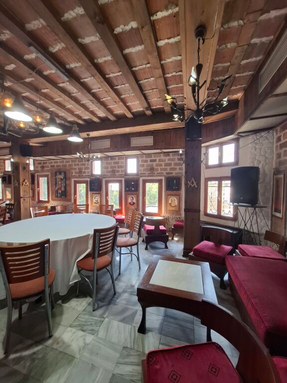 BAR-RESTORANT ME QIRA, VENDOSUR TEK RRETH-RROTULLIMI I SHKOZES!