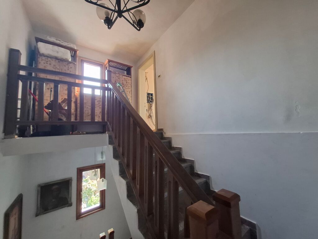 BAR-RESTORANT ME QIRA, VENDOSUR TEK RRETH-RROTULLIMI I SHKOZES!
