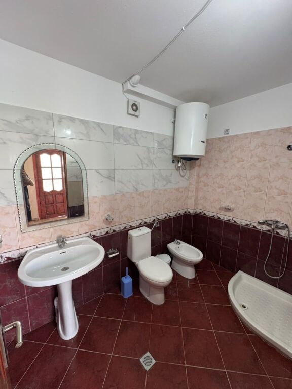 Hyrje me qira ne Kombinat, 1+1, 60m2, 22000 LEK