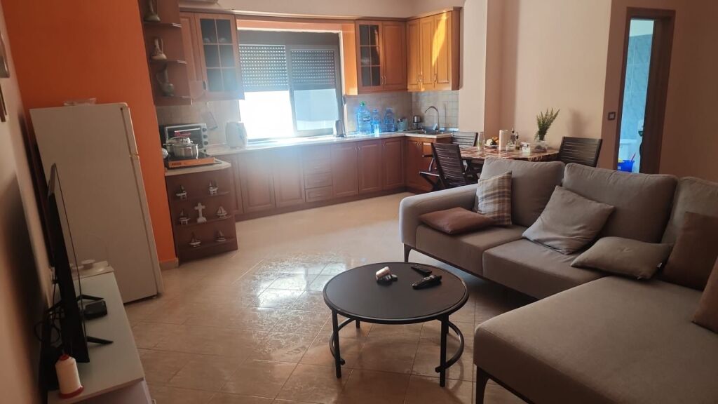Jepet me qera 1+1 70m2 plazh