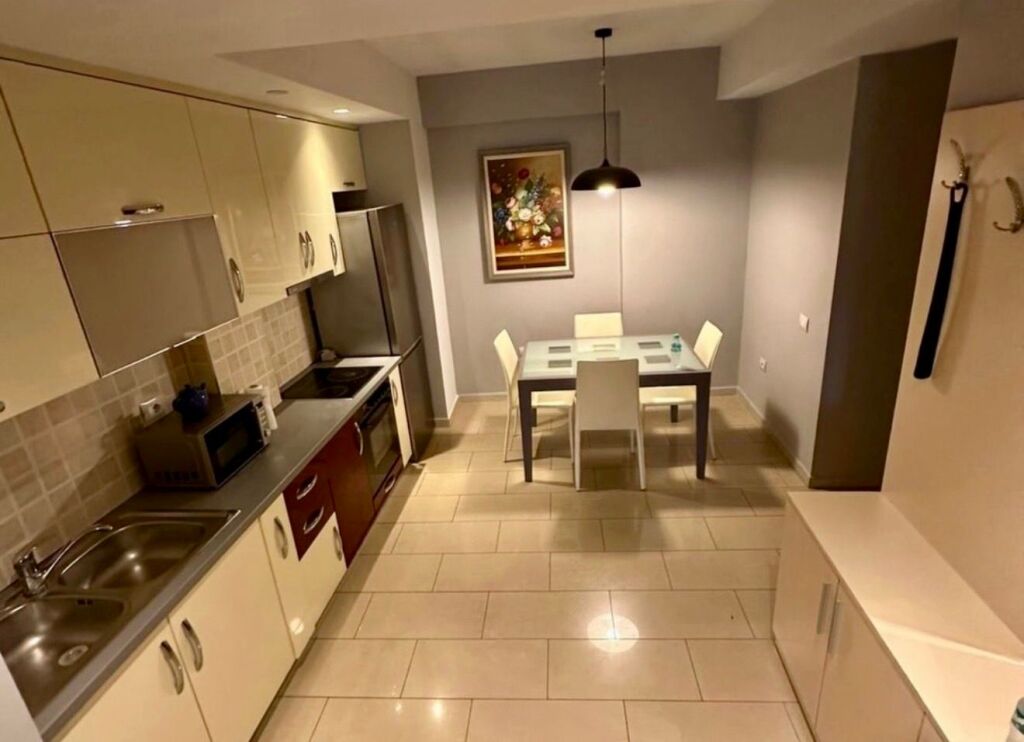 Apartament 2+1 te Komuna E Parisit