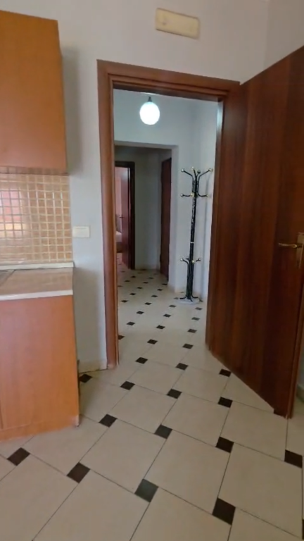 Apartament 1+1 per qera Rruga e Barrikadave !