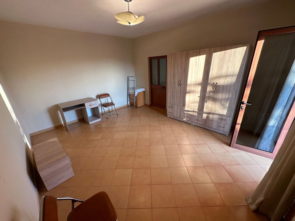 Apartament 3+1 me qera tek Rrethrrotullimi i Shkozes
