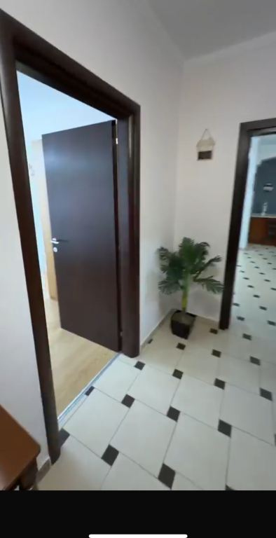 Apartament 2+1 per qera Rruga e Barrikadave !