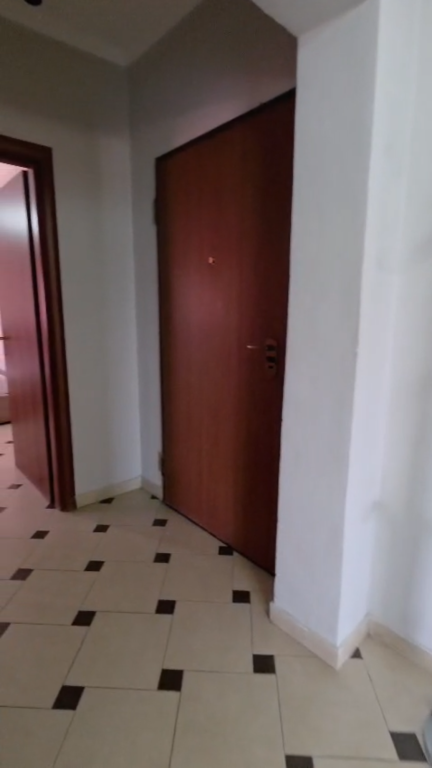 Apartament 1+1 per qera Rruga e Barrikadave !