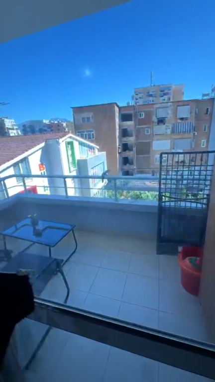 Apartament 2+1 per qera Rruga e Barrikadave !