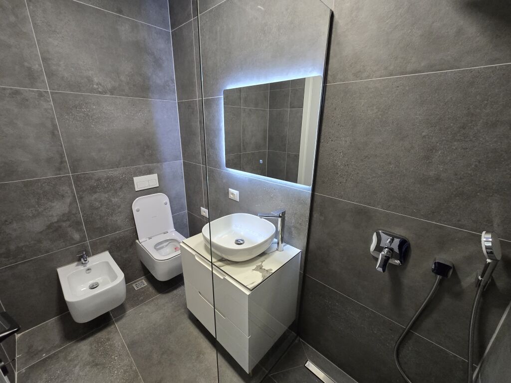 Apartament 2+1+2+Parkim  Me Qira, Liqeni i Thate 1375