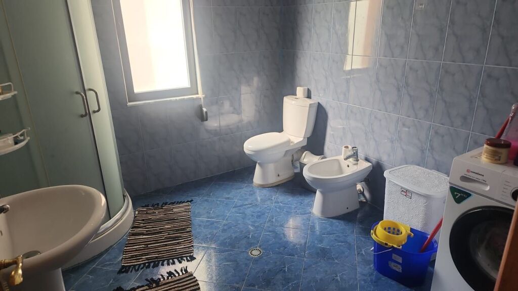 Jepet me qera 1+1 70m2 plazh