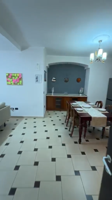 Apartament 2+1 per qera Rruga e Barrikadave !