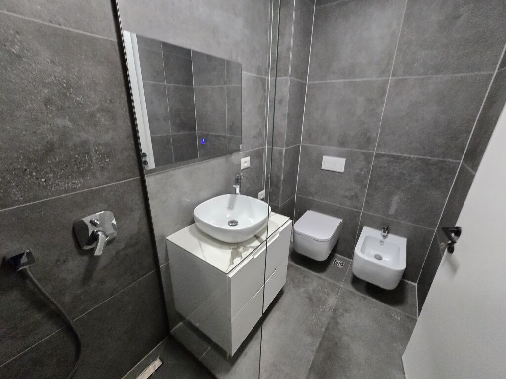 Apartament 2+1+2+Parkim  Me Qira, Liqeni i Thate 1375