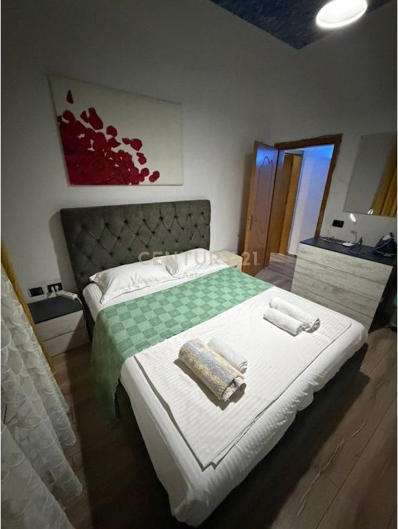 APARTAMENT 2+1 ME QIRA.