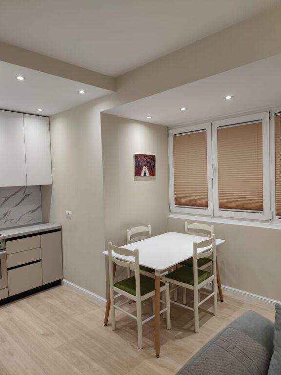 Apartament 1+1 me qira tek Fusha e Aviacionit!