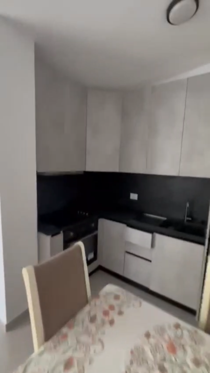 Apartament 1+1 per qera Kristal Center !