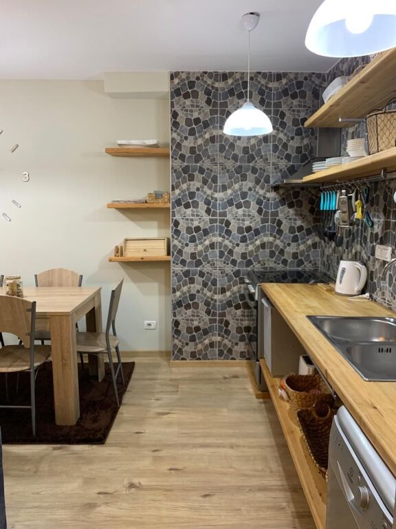 1+1,kat 3 ekzistues,qender,700 euro
