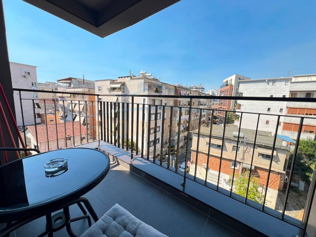 Qera, Apartament 1+1+Post Parkimi, Rruga e Barrikadave
