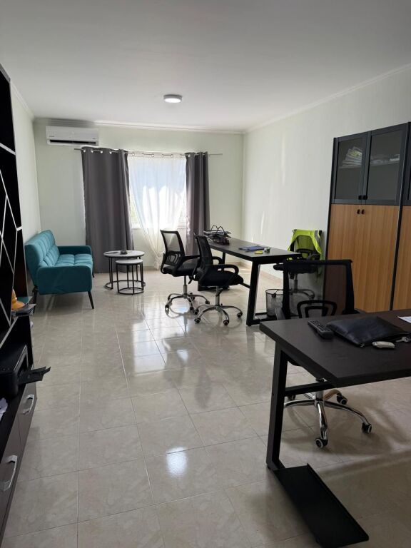 📍Laprak Jepet Apartament 3+1+2 Me Qera Per Zyra