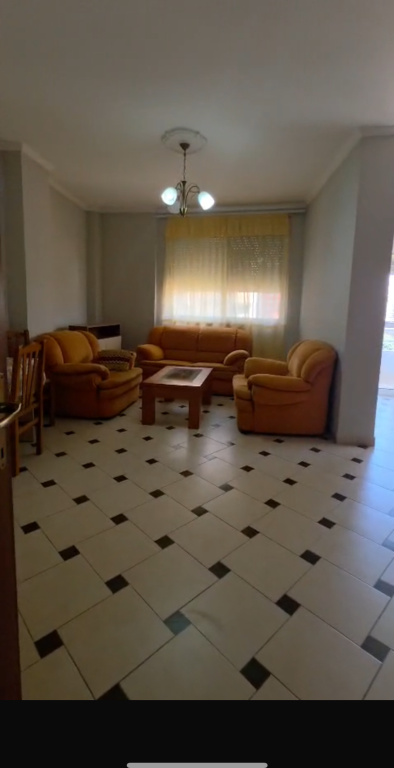 Apartament 1+1 per qera Rruga e Barrikadave !
