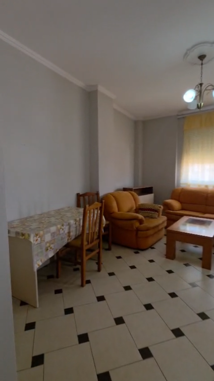Apartament 1+1 per qera Rruga e Barrikadave !